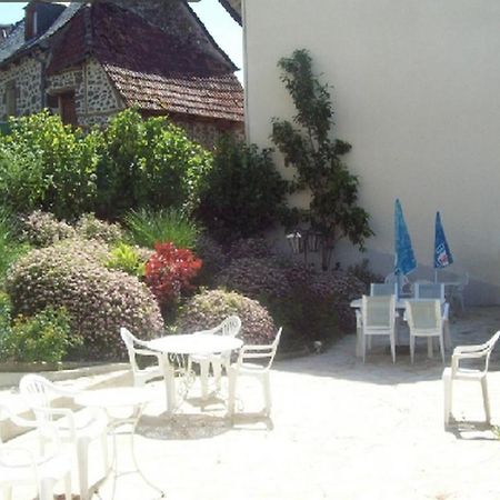 Logis Hotel Les Tilleuls Saint-Cirgues-de-Jordanne Exterior foto