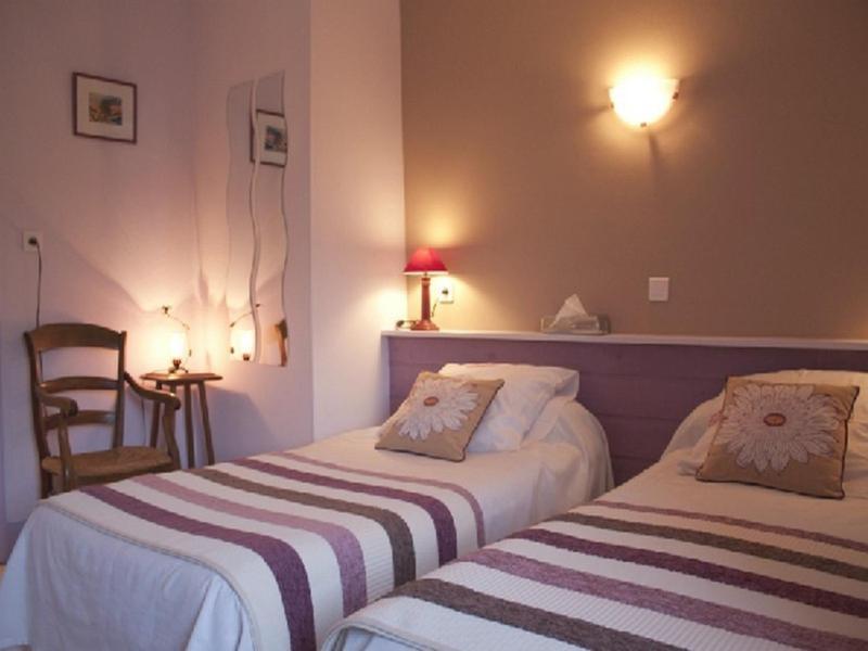Logis Hotel Les Tilleuls Saint-Cirgues-de-Jordanne Quarto foto