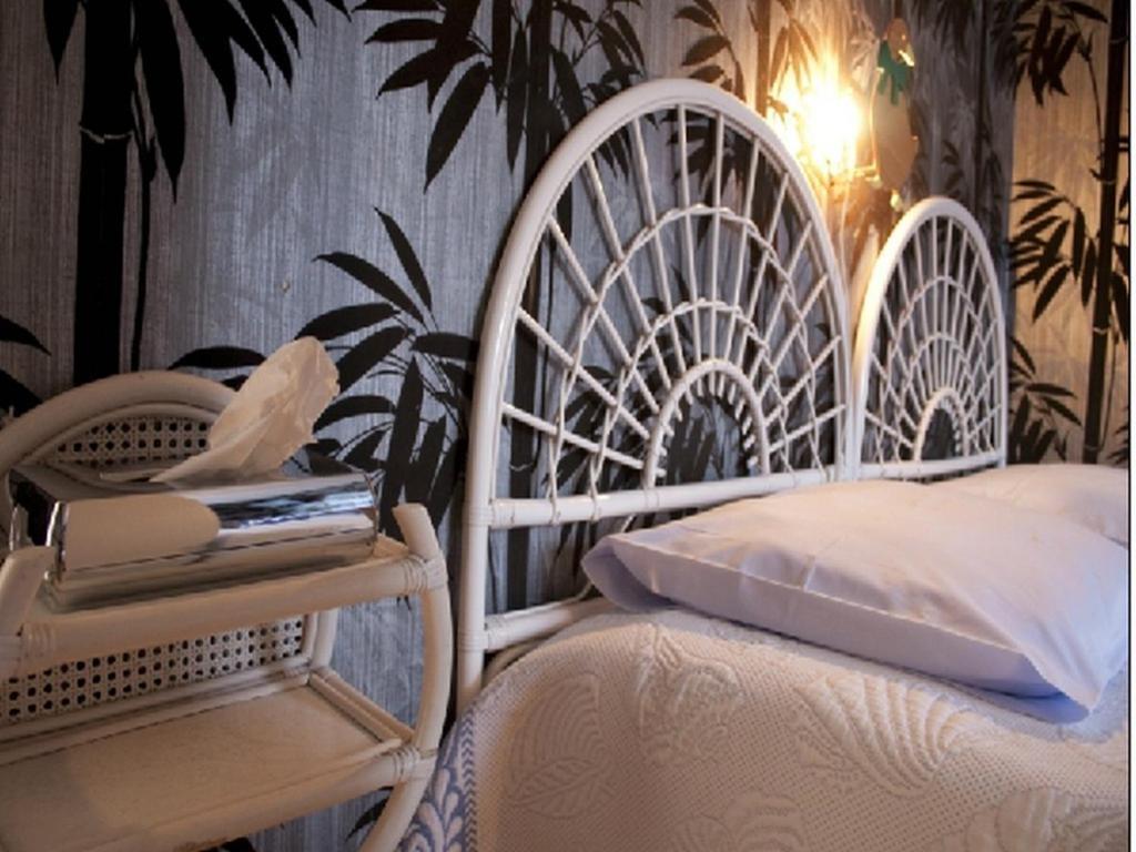 Logis Hotel Les Tilleuls Saint-Cirgues-de-Jordanne Quarto foto